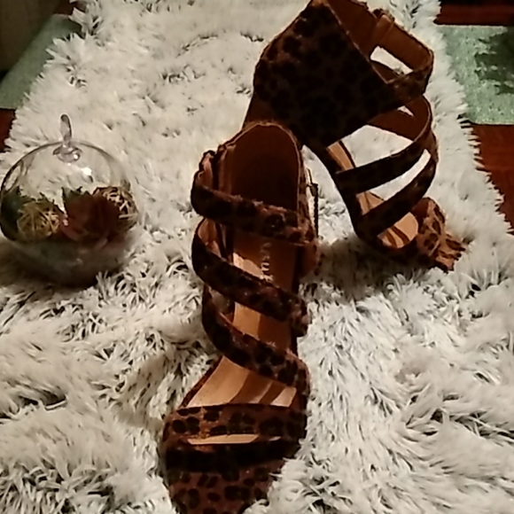 Heels - Picture 3 of 4